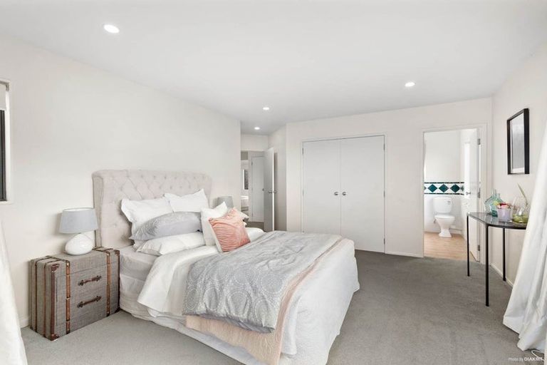 Photo of property in 2/27 Commodore Parry Road, Castor Bay, Auckland, 0620