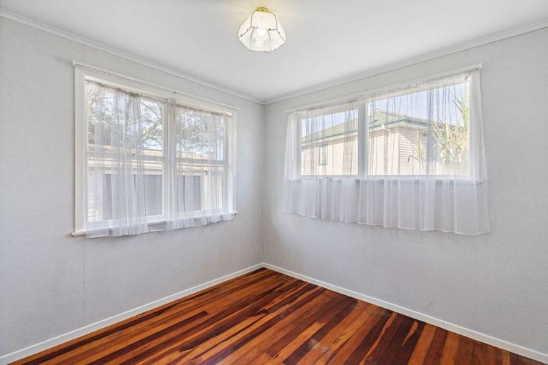 Photo of property in 21 Kuaka Place, New Lynn, Auckland, 0600