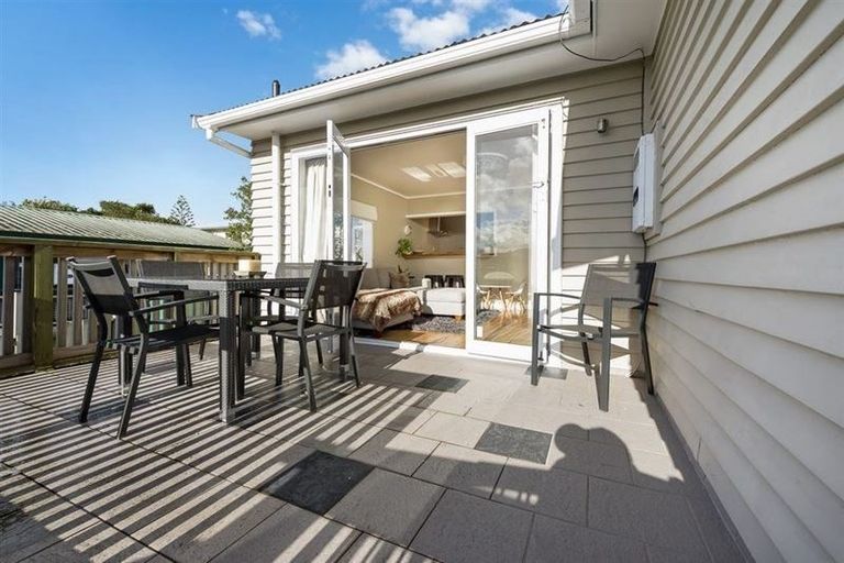 Photo of property in 24 Cedar Terrace, Stanmore Bay, Whangaparaoa, 0932