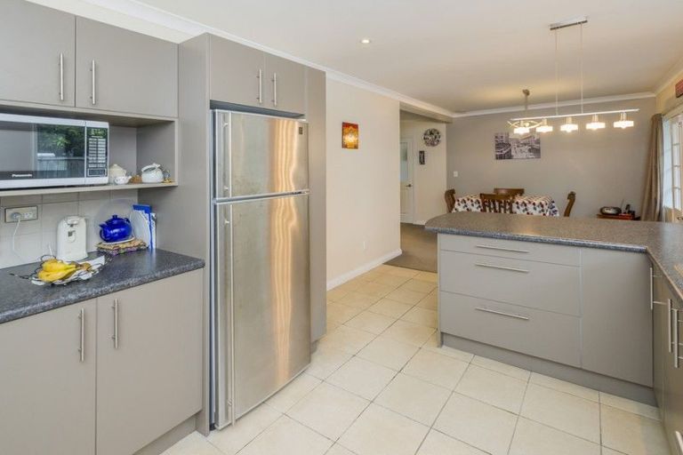 Photo of property in 318 Te Moana Road, Waikanae, 5036