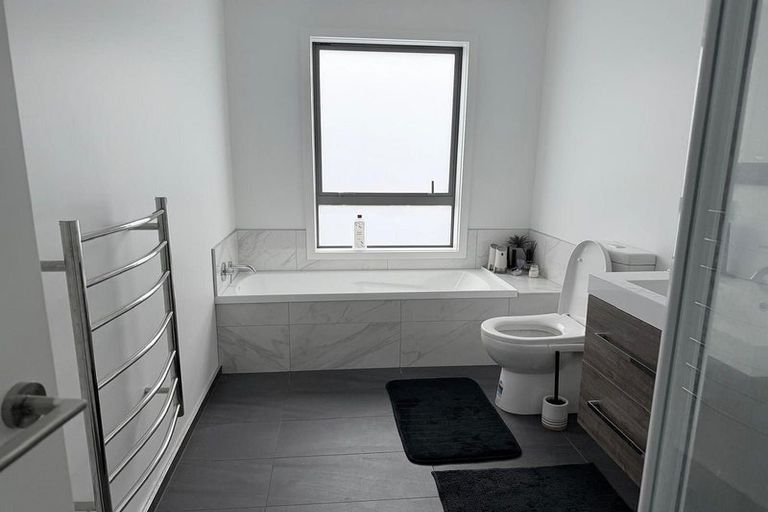 Photo of property in 17 Lemonwood Way, Woodridge, Wellington, 6037