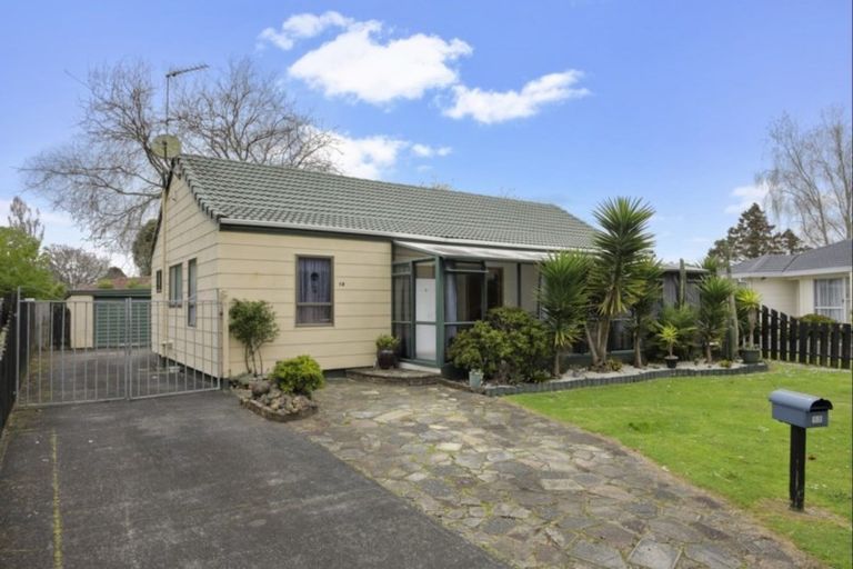 Photo of property in 13 Sharivari Place, Conifer Grove, Takanini, 2112