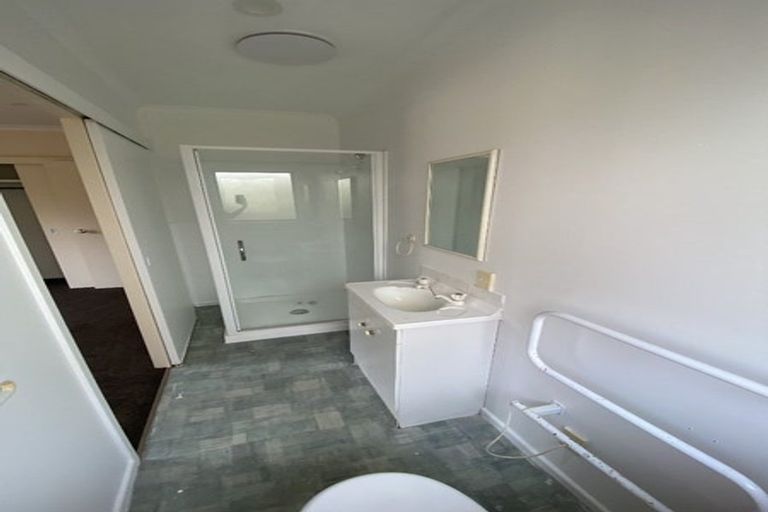 Photo of property in 2/5 Campbell Place, Papakura, 2110