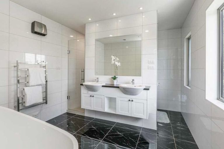 Photo of property in 47 Blacks Road, Greenhithe, Auckland, 0632