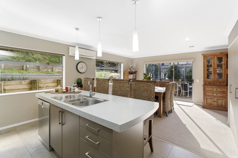 Photo of property in 14 Leanne Way, Waikanae Beach, Waikanae, 5036