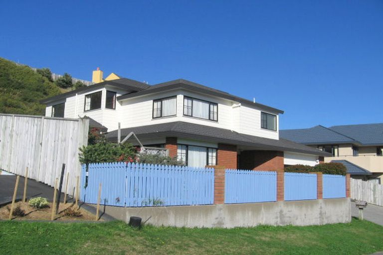 Photo of property in 107 Woodman Drive, Tawa, Wellington, 5028