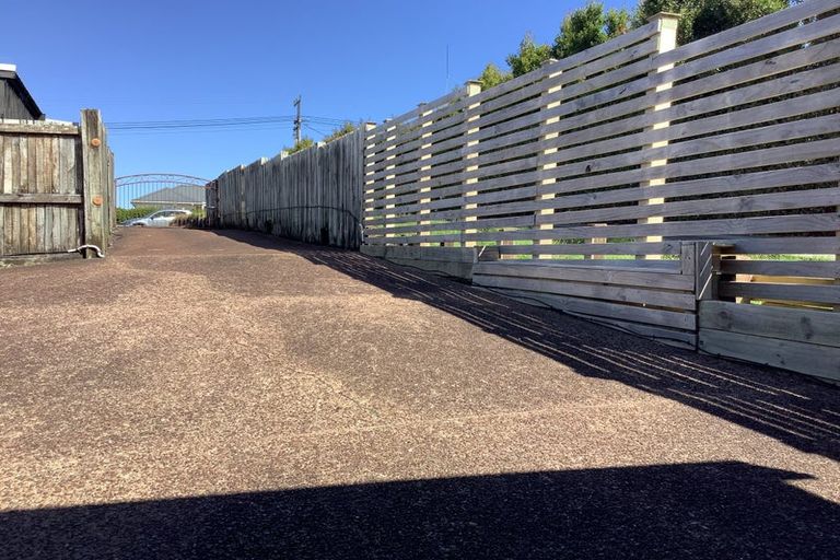 Photo of property in 2/92 Verran Road, Birkdale, Auckland, 0626