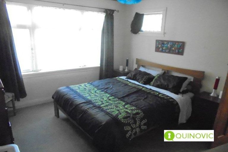 Photo of property in 9 Hungerford Road, Lyall Bay, Wellington, 6022