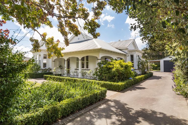 Photo of property in 135 Russell Street, Palmerston North, 4414