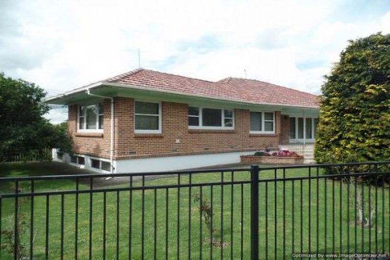Photo of property in 2 Great South Road, Papakura, 2110