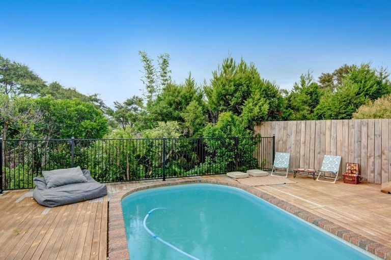 Photo of property in 12 Cochrane Avenue, Arkles Bay, Whangaparaoa, 0932