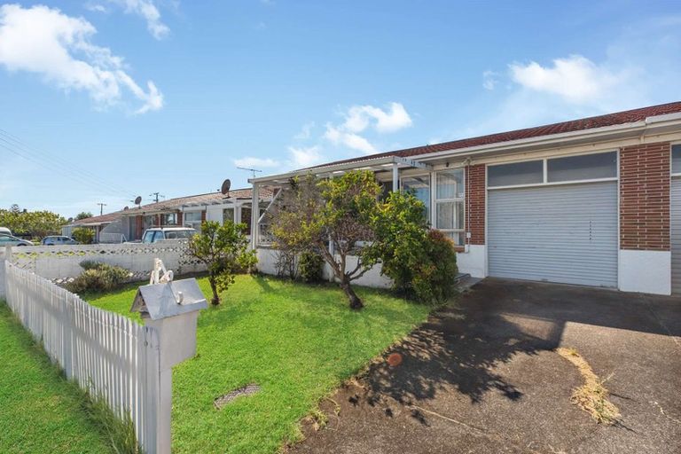 Photo of property in 2e Fraser Road, Papatoetoe, Auckland, 2025