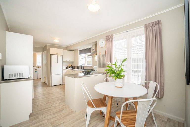 Photo of property in 2 Chester Crescent, West End, Palmerston North, 4410