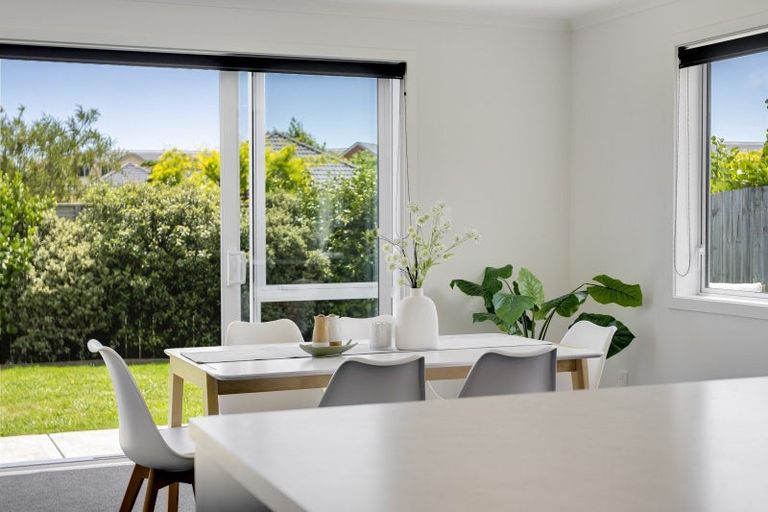 Photo of property in 17 Mahia Lane, Waikanae, 5036