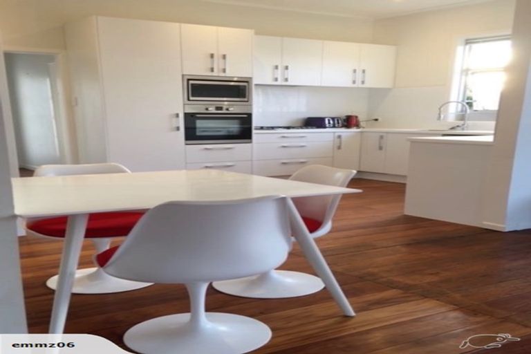 Photo of property in 63a Kiwi Esplanade, Mangere Bridge, Auckland, 2022