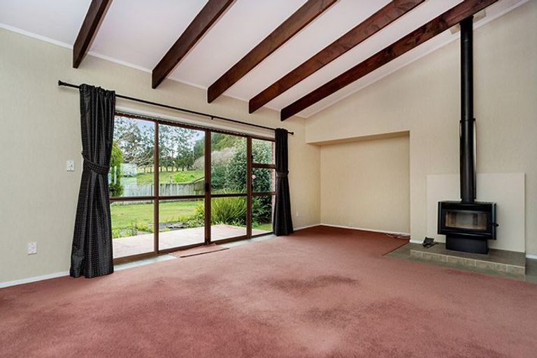 Photo of property in 16 Babich Road, Henderson Valley, Auckland, 0614