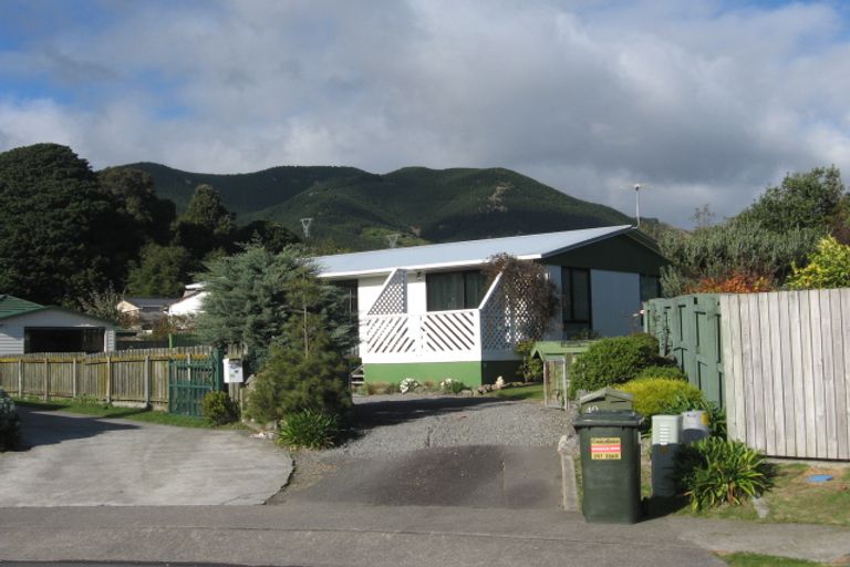 Photo of property in 40 Hookway Grove, Paraparaumu, 5032