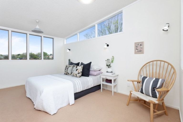 Photo of property in 30 Wernham Place, Northcote, Auckland, 0626