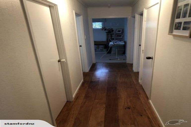 Photo of property in 15 The Grove, Titirangi, Auckland, 0604