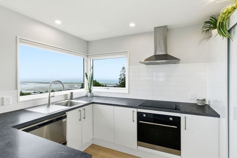 Photo of property in 5b Madeley Road, Mount Pleasant, Christchurch, 8081