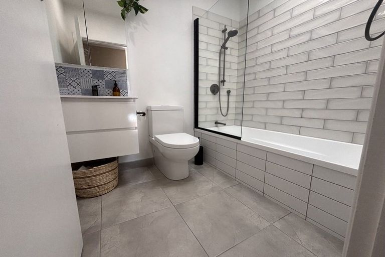 Photo of property in 16 Taikata Road, Te Atatu Peninsula, Auckland, 0610