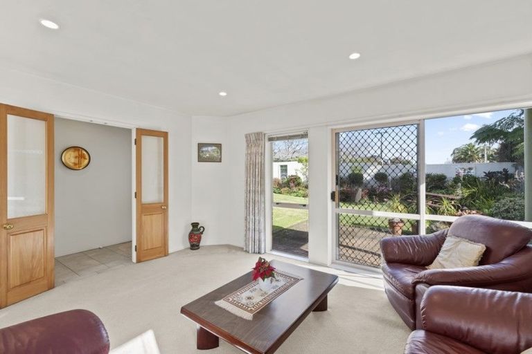 Photo of property in 2/9 Alma Road, Milford, Auckland, 0620