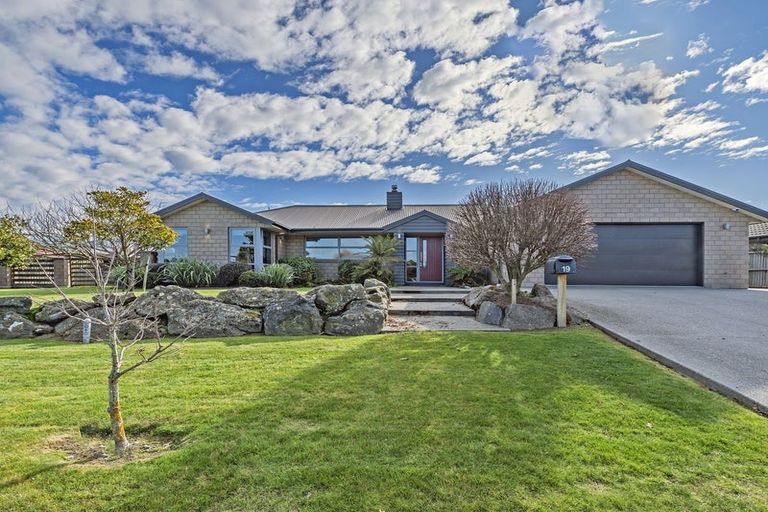 Photo of property in 19 Beaumont Drive, Rolleston, 7614