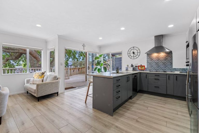 Photo of property in 23d Jelas Road, Red Beach, 0932