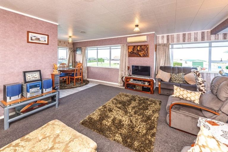 Photo of property in 32 Okiwa Terrace, Waiinu Beach, Whanganui, 4588
