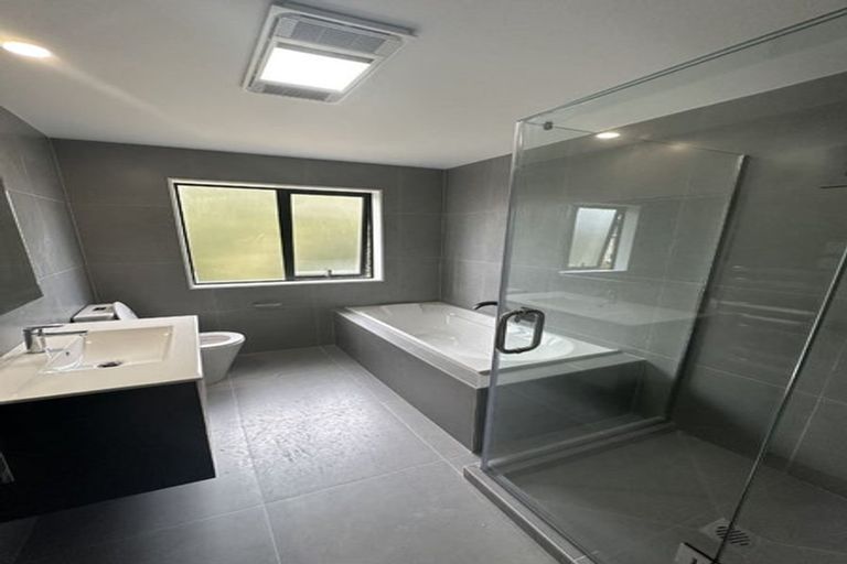 Photo of property in 8a Lynn Road, Bayview, Auckland, 0629