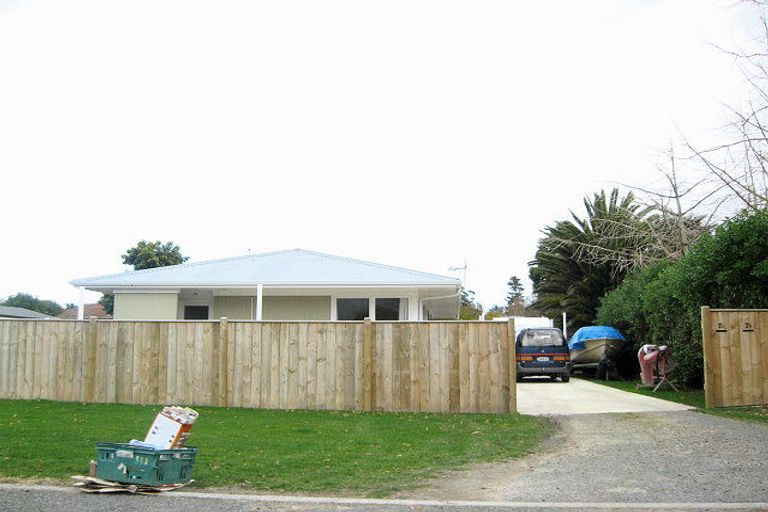 Photo of property in 7 Holden Avenue, Haumoana, 4102