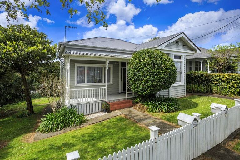 Photo of property in 33 Waimana Avenue, Northcote Point, Auckland, 0627