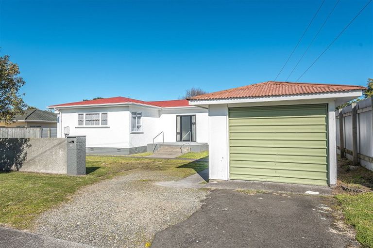 Photo of property in 33 Hood Street, Castlecliff, Whanganui, 4501