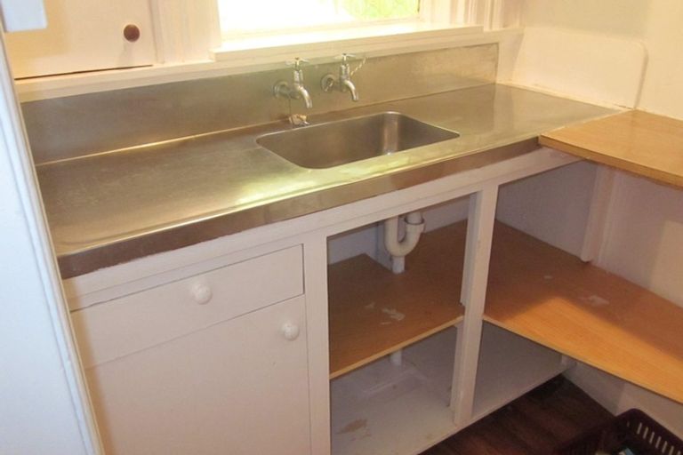 Photo of property in 18 Portland Crescent, Thorndon, Wellington, 6011