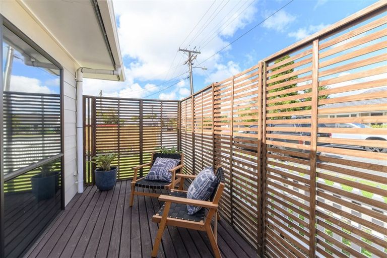 Photo of property in 2/18 Gloria Avenue, Te Atatu Peninsula, Auckland, 0610