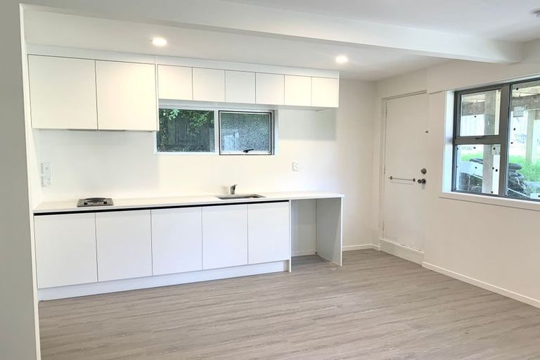 Photo of property in 4 Easter Parade, Glen Eden, Auckland, 0602