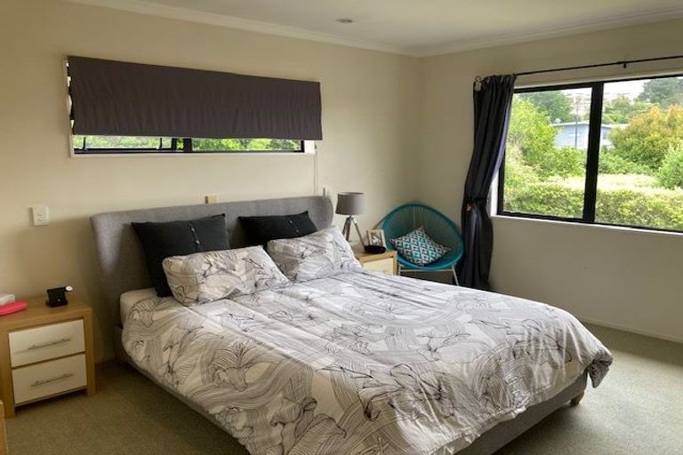 Photo of property in 3 Greenleaf Way, Northcross, Auckland, 0630