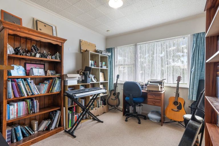 Photo of property in 35 Highbury Drive, Levin, 5510