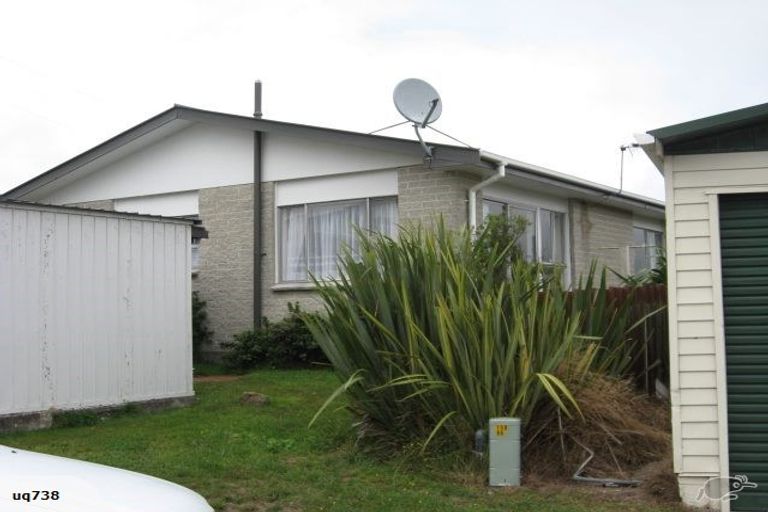 Photo of property in 25a Chetwode Grove, Newlands, Wellington, 6037