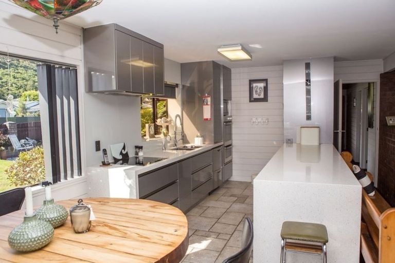 Photo of property in 112 Main South Road, Karoro, Greymouth, 7805