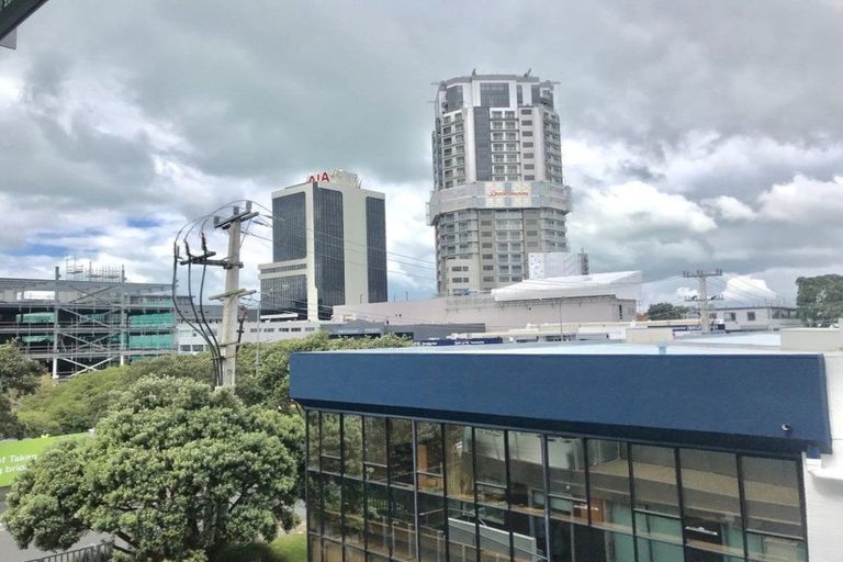 Photo of property in 2/16 Huron Street, Takapuna, Auckland, 0622