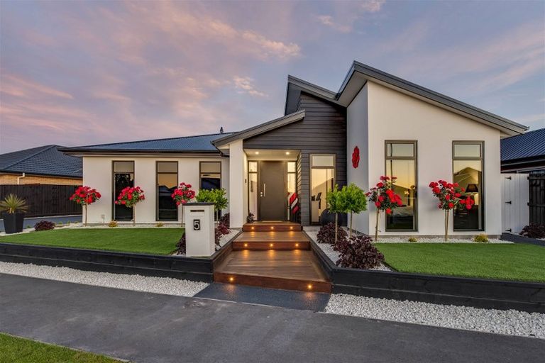 Photo of property in 5 Evelyn Crescent, Marshland, Christchurch, 8083