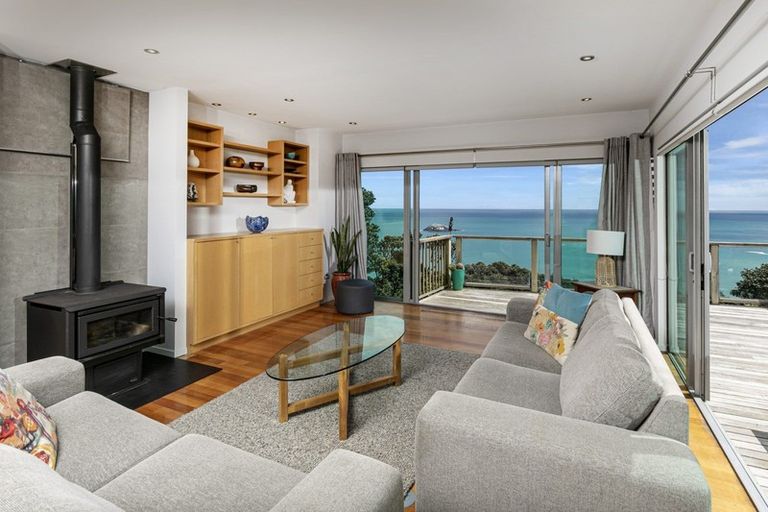 Photo of property in 15 Ngatira Road, Muriwai, Waimauku, 0881