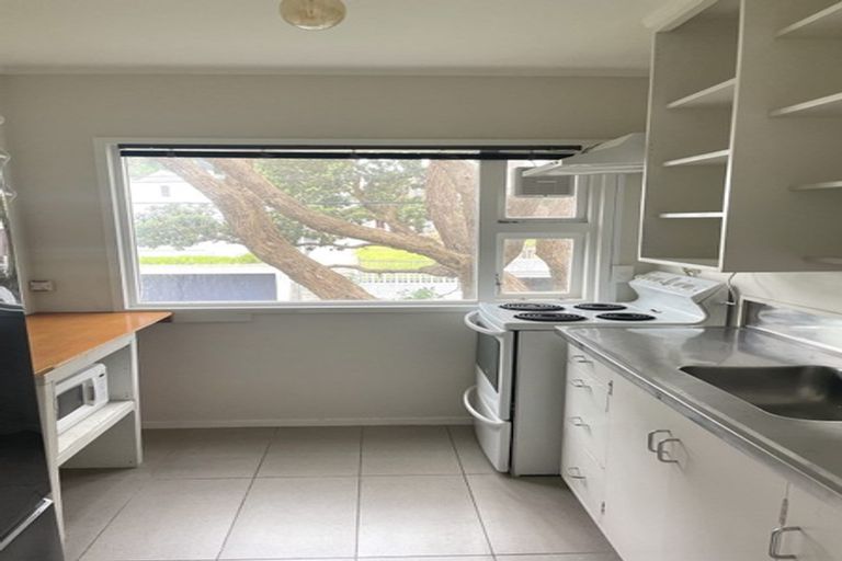 Photo of property in 3/4 Scarborough Terrace, Mount Victoria, Wellington, 6011