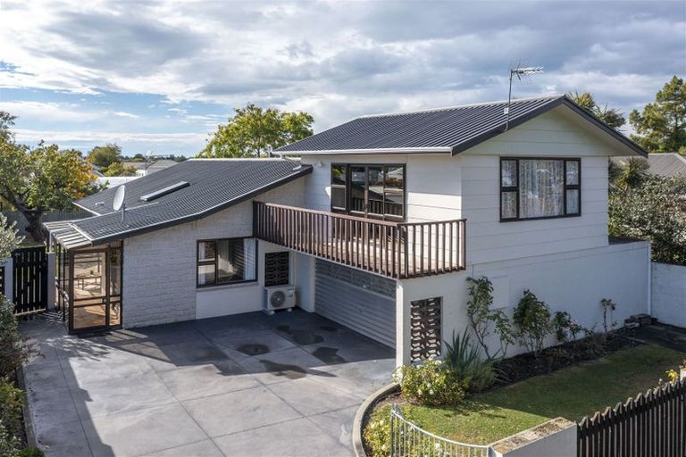 Photo of property in 1 Ward Place, Rangiora, 7400