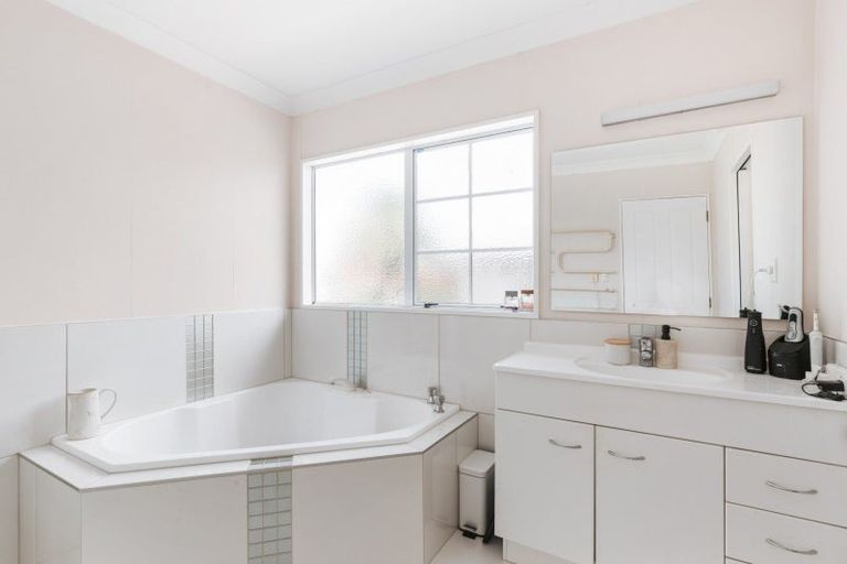 Photo of property in 23a Sunbrae Grove, Mount Maunganui, 3116