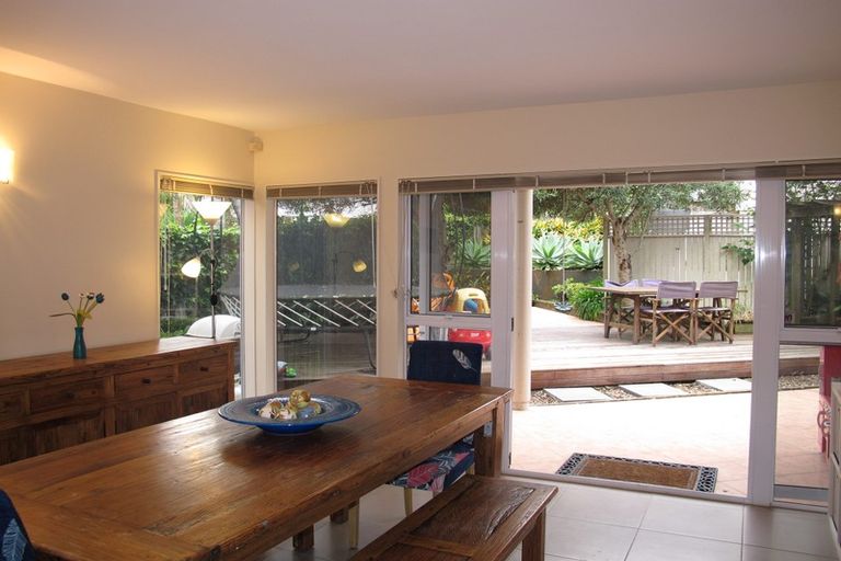 Photo of property in 1/15 Wilding Avenue, Northcote Point, Auckland, 0627