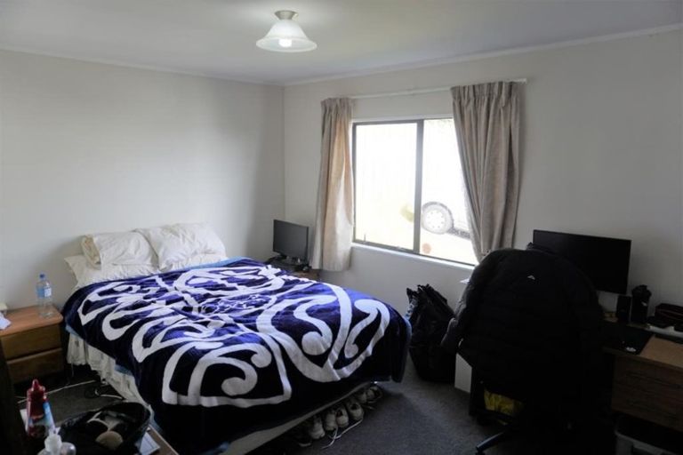 Photo of property in 1/24 Barbados Drive, Unsworth Heights, Auckland, 0632
