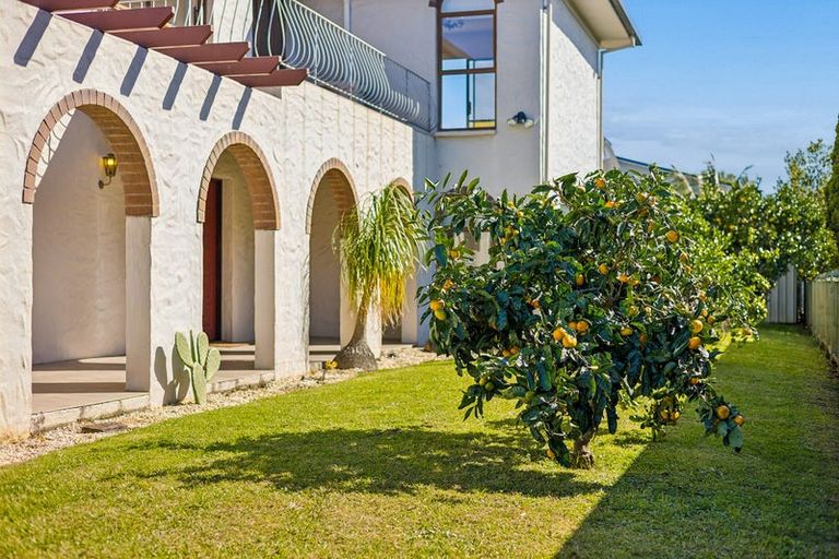 Photo of property in 33 Prince Regent Drive, Half Moon Bay, Auckland, 2012