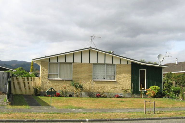 Photo of property in 77 Pasadena Crescent, Totara Park, Upper Hutt, 5018